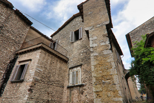 Qlistings Arrone, aristocratic charm amid painted vaults, arches and history image 19